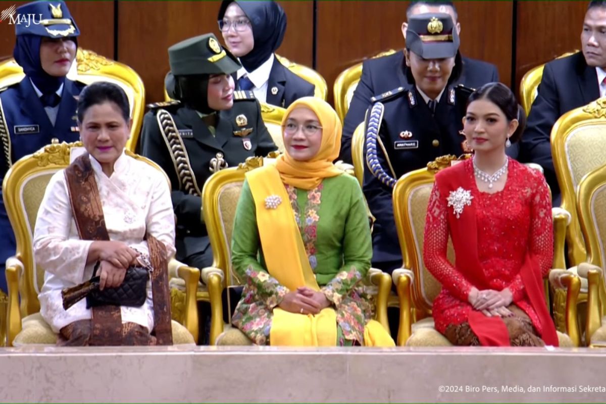 Kebaya “Merah Putih” Selvi Ananda dan Iriana simbolkan cinta Indonesia